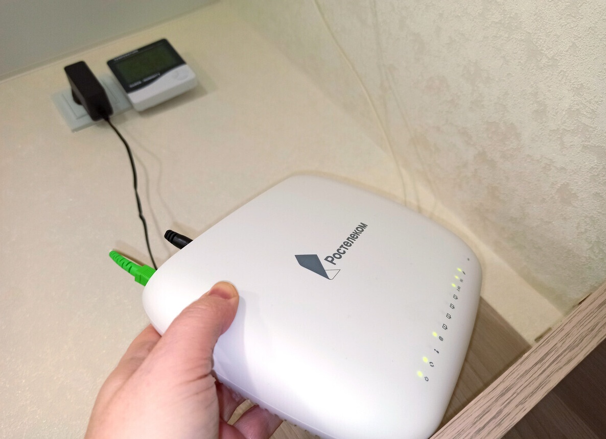 Сосед выдергивает вилку роутера на ночь (экономия и безопасность). Почему нужно выключать роутер на ночь?