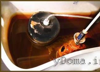 Repairing the flush cistern of a compact toilet, eliminating water leaks with your own hands
