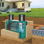 Principen för drift av avloppsvattenreningssystem för ett hus på landet
