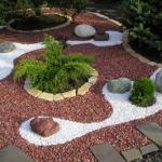 How to lay colored decorative gravel?