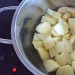 Dreka turistike në kuzhinën e shtëpisë - patate me mish të zier