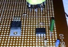 Voltage converter for fluorescent lamp
