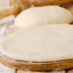 Kefir pizza: step-by-step recipe for quick dough and delicious filling