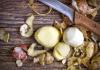 Reglas para alimentar grosellas con cáscaras de papa Cáscaras de papa secas